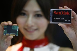 sandisk_memory_card_logo_girl_ap